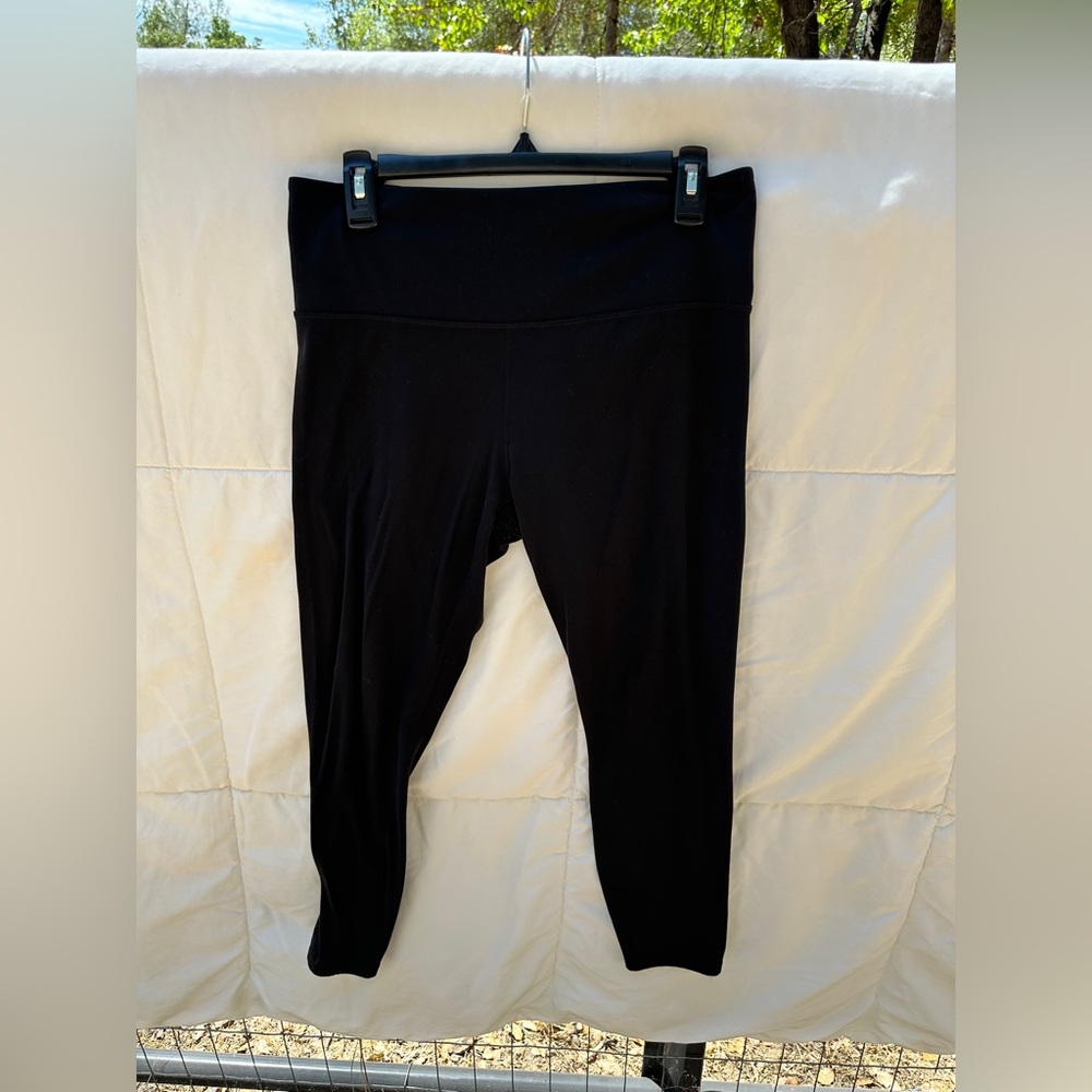Athleta Ultra High Rise Black Leggings Elation 7/8 Large